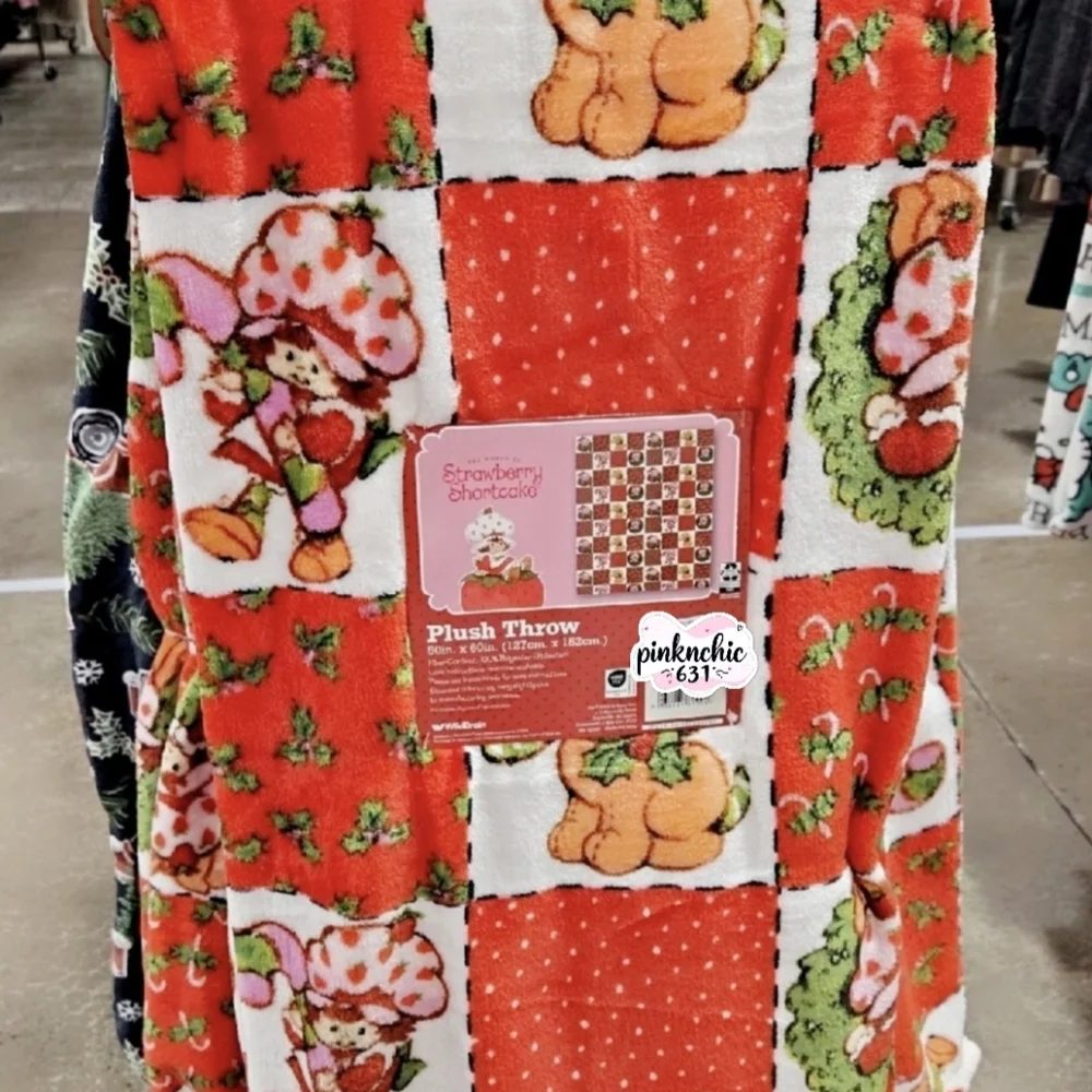 Strawberry Shortcake Plush Christmas Blanket Holly & Dog Custard Vintage Style